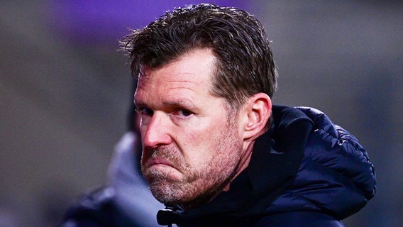 Osnabrücks Trainer Marco Grote ist enttäuscht © IMAGO / Revierfoto 