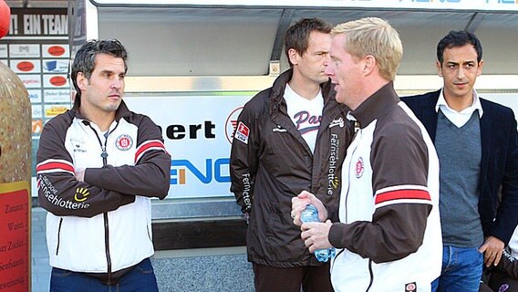 Trainer Thomas Meggle (v.l.), Torwarttrainer Mathias Hain, Co-Trainer Timo Schultz und Manager Rachid Azzouzi © Fishing4 