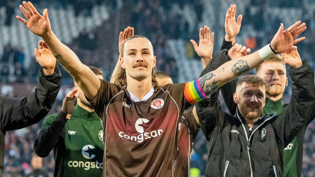 St. Pauli leaders after victory against Hansa Rostock – promotion very close |  > – Sports