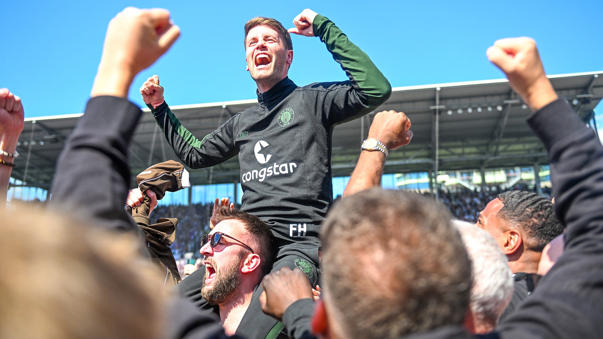 „23 Stunden Fußball“ am Tag: Der Triumph von St.-Pauli-Trainer Hürzeler