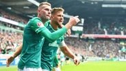 Bremens Torschütze Marvin Ducksch (l.) und Niclas Füllkrug bejubeln einen Treffer. © dpa-Bildfunk Foto: Carmen Jaspersen/dpa
