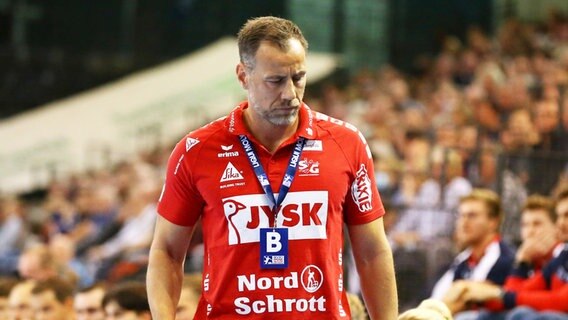 Flensburgs Trainer Maik Machulla ist enttäuscht. © IMAGO / Beautiful Sports 