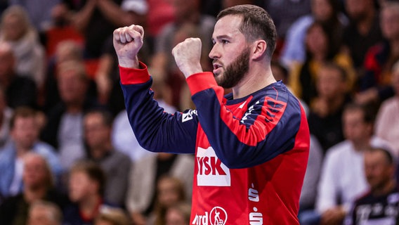 Benjamin Buric (1, SG Flensburg-Handewitt) war ein starker Rückhalt für Flensburg. © IMAGO / Lobeca 