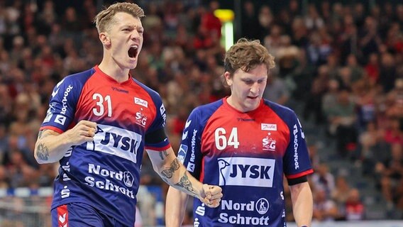 Flensburgs Emil Jakobsen (l.) jubelt © Imago Images Foto: Ingrid Anderson-Jensen