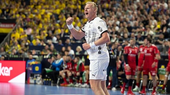 Kiels Patrick Wiencek jubelt © picture alliance / BEAUTIFUL SPORTS | BEAUTIFUL SPORTS/Andreas Dick 