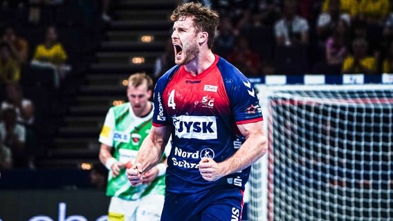 Johannes Golla von der SG Flensburg-Handewitt jubelt. © IMAGO / Eibner Foto: IMAGO / Eibner