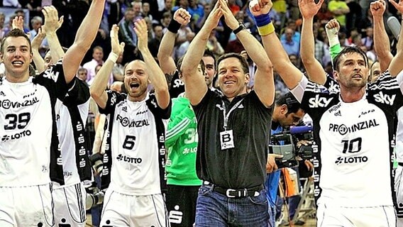 Jubel bei den Spielern des THW Kiel © NDR Foto: Hanno Bode