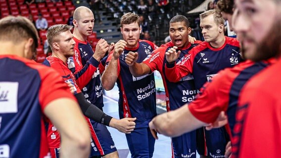Die Handballer der SG Flensburg-Handewitt © IMAGO / Lobeca 