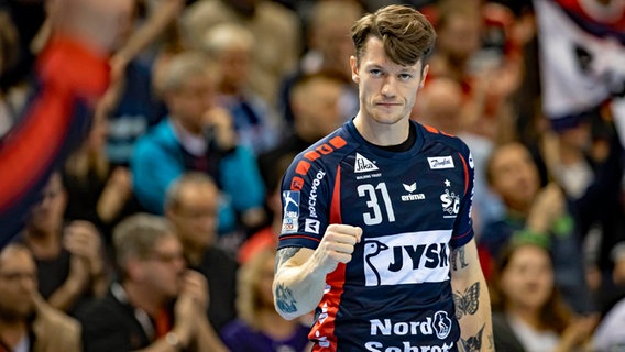 Emil Manfeldt Jakobsen von der SG Flensburg-Handewitt jubelt © IMAGO/BEAUTIFUL SPORTS Foto: Mario M. Koberg