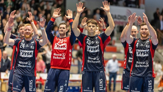 Jubel bei den Handballern der SG Flensburg-Handewitt. © IMAGO / Lobeca 