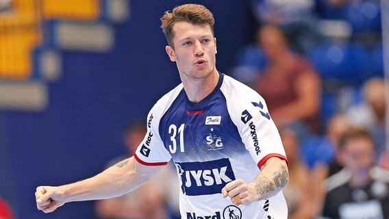 Jubel bei Emil Jakobsen von der SG Flensburg-Handewitt © IMAGO / Lobeca 