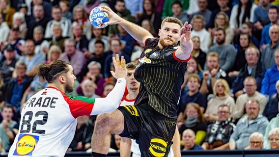 Handballer Johannes Golla für die deutsche Nationalmannschaft in Aktion © IMAGO/Eibner Pressefoto Foto: Marcel von Fehrn