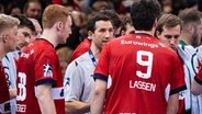 Trainer Torsten Jansen vom Handball Sport Verein Hamburg mit seiner Mannschaft. © Eibner-Pressefoto Foto: Marcel von Fehrn