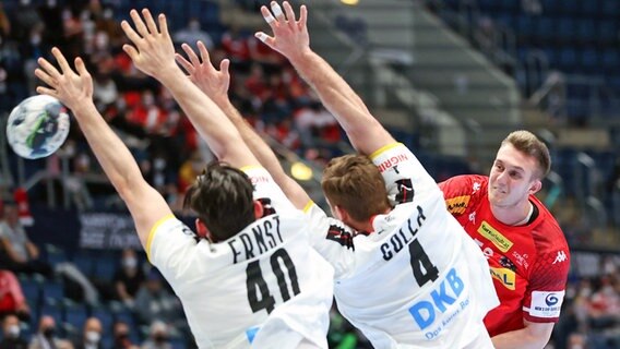 Spielszene aus dem EM-Spiel der deutschen Handball-Nationalmannschaft gegen Österreich. © IMAGO / GEPA pictures 