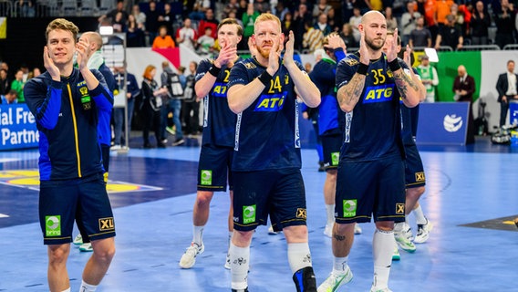 Jim Gottfridsson (M., 24) mit weiteren schwedischen Handball-Nationalspielern © imago images / bildbyran 