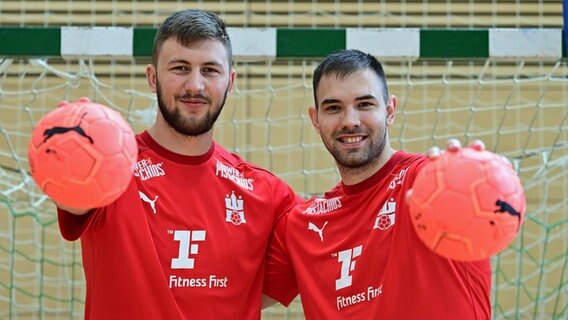 Die HSV-Handballer Zoran Ilic (l.) und Tomislav Severec. © Witters 