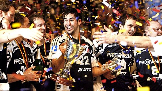 Jubel beim THW Kiel nach dem Pokalerfolg © dpa 