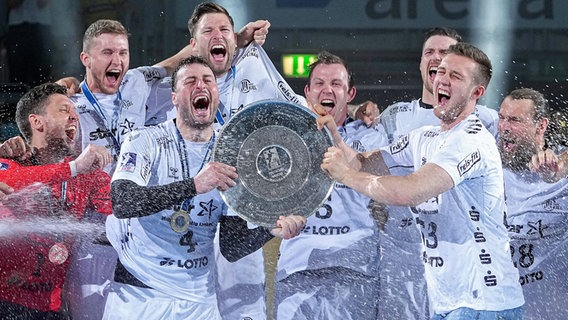 Jubel beim deutschen Handball-Meister 2021 THW Kiel © imago images/foto2press 