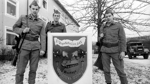 Martin Schwalb (M.) beim Bund mit Andreas Möller (r.) und Manfred Binz © imago Foto: Ferdi Hartung