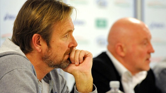 HSV-Trainer Martin Schwalb und Präsident Andreas Rudolph (r.) © Witters Foto: Tay Duc Lam