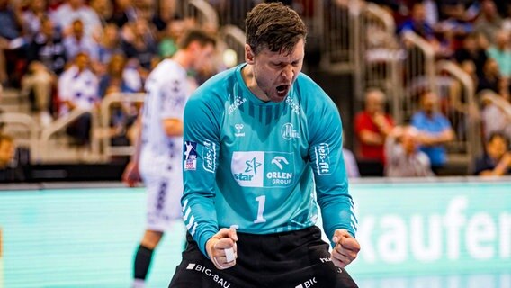 Handball-Torhüter Niklas Landin vom THW Kiel jubelt © IMAGO/Beautiful Sports Foto: Wunderl