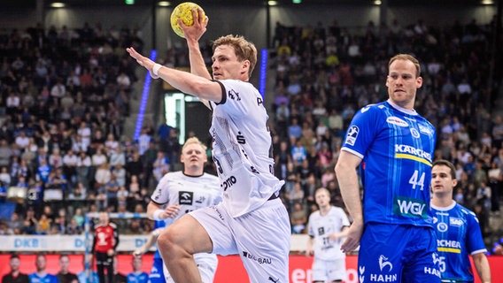 Kiels Rune Dahmke am Ball © picture alliance Foto: picture alliance / Eibner-Pressefoto | Sandy Dinkelacker