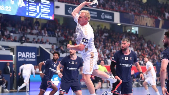 Patrick Wiencek from THW Kiel scored a goal.  © imagos Photo: Kevin Domas/Panoramic