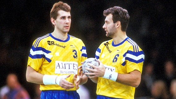 Die schwedischen Nationalspieler Magnus Wislander (l.) und Per Carlén. © imago/WEREK 
