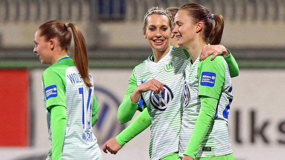 Jubel bei den Wolfsburger Fußballerinnen © imago / regios24 