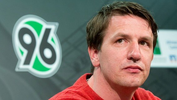 Daniel Stendel bei seiner Vorstellung zum Coach von Hannover 96 © dpa Foto: Julian Stratenschulte