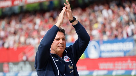 Hansa-Trainer Alois Schwartz nach dem Spiel in Nürnberg. © picture alliance / HMB Media Foto: Heiko Becker