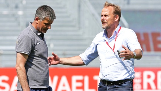 Coach Jens Härtel und Sportvorstand Martin Pieckenhagen (v.l.) vom FC Hansa Rostock © imago images / foto2press 