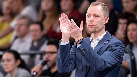 Trainer Christian Held vom Basketball-Bundesligisten Rostock Seawolves © IMAGO / Baering 