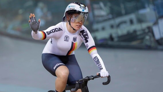 Die Hildesheimerin Emma Hinze bei der Bahnrad-WM in Paris © picture alliance / Roth | Roth 