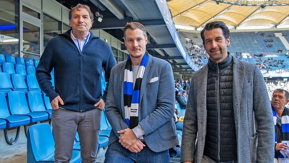 Der kommissarische Vorstand Vorstand Thomas Wüstefeld, Präsident Marcell Jansen und Sportvorstand Jonas Boldt (v.l.) vom Hamburger SV © Witters 