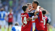 Jubel bei Robert Glatzel (r.), Ludovit Reis (l.) und Jonas Meffert vom Hamburger SV © Witters / Jörg Halisch 