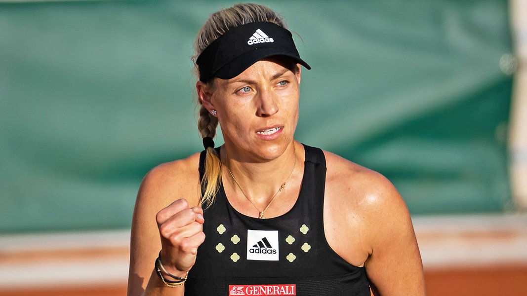 Kerber is serving for the first time at the tennis tournament in Hamburg