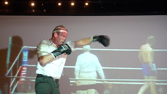 Boxer Jürgen Blin bei Dreharbeiten zu Sportclub History © NDR Foto: Andreas Tietje