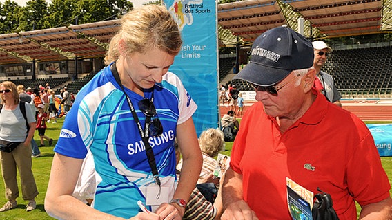 Heike Henkel beim Festival des Sports in Göttingen im Juni 2009. © picture-alliance Foto: Peter Steffen