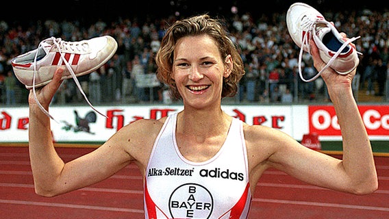 Heike Henkel bei ihrem Abschied im August 1996 in Köln-Müngersdorf © picture-alliance/ dpa 