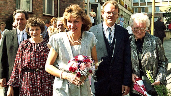 Marita Koch und Ehemann Wolfgang Meier bei ihrer Hochzeit im August 1987 in Rostock © picture-alliance/ ZB Foto: Jürgen Sindermann