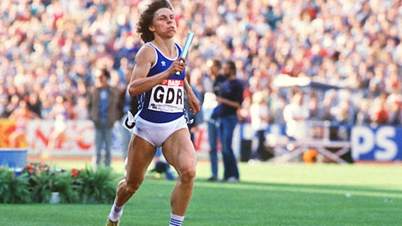 4x400-m-Staffel-Schlussläuferin Marita Koch bei der EM 1986 © picture-alliance/ Sven Simon Foto: Sven Simon