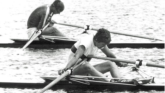 Olympische Spiele 1976: der deutsche Ruderer Peter Michael Kolbe (r.) und der Finne Pertti Karppinen. © picture-alliance / dpa 