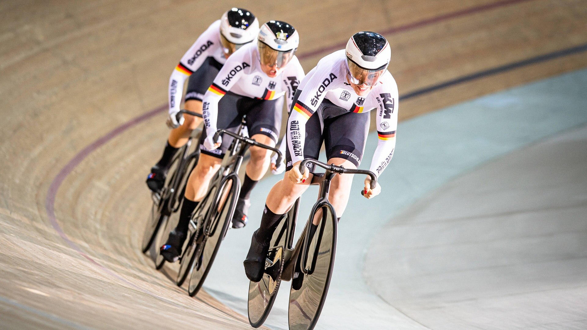 Bahnrad-WM Deutsche Teamsprint-Frauen mit Weltrekord ins Finale NDR.de - Sport