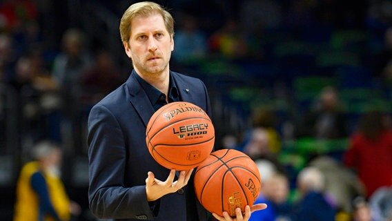 Basketball-Trainer Olivier Foucart von der BG Göttingen © IMAGO / Eibner Foto: Uwe Koch