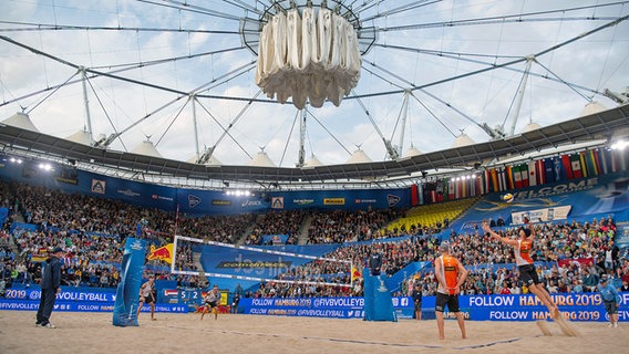 Beachvolleyball im Stadion am Hamburger Rothenbaum © Witters 