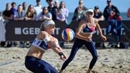 Beachvolleyballerin Anna Behlen (vorne) im Einsatz bei den DM in Timmendorfer Strand. © IMAGO / Beautiful Sports 