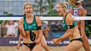 Die Beachvolleyballerinnen Laura Ludwig und Louisa Lippmann (v.l.) © IMAGO / Beautiful Sports 