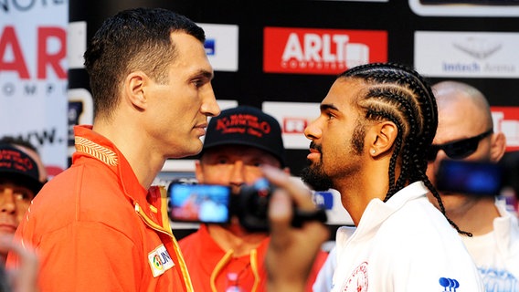 Die Boxer David Haye (r.) und Wladimir Klitschko © Witters 
