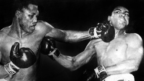 Joe Frazier 1971 gegen Muhammad Ali © picture alliance / Everett Collection 